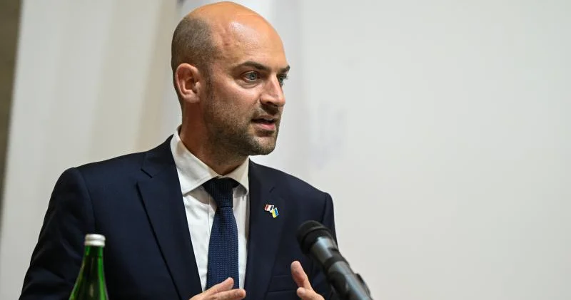 Fransa ABŞ la üz üzə gəlir: Trampın təhdidlərinə qarşı işə başladıq