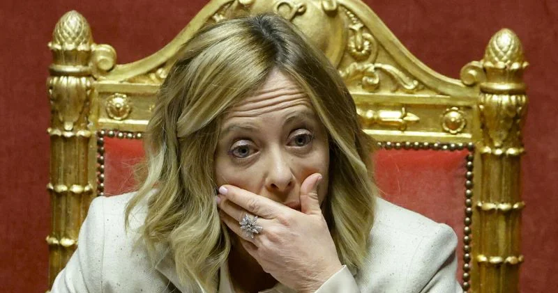 Meloni məsxərəyə qoyuldu: “Ya bu qadın cahildir, ya da qəsdən…”