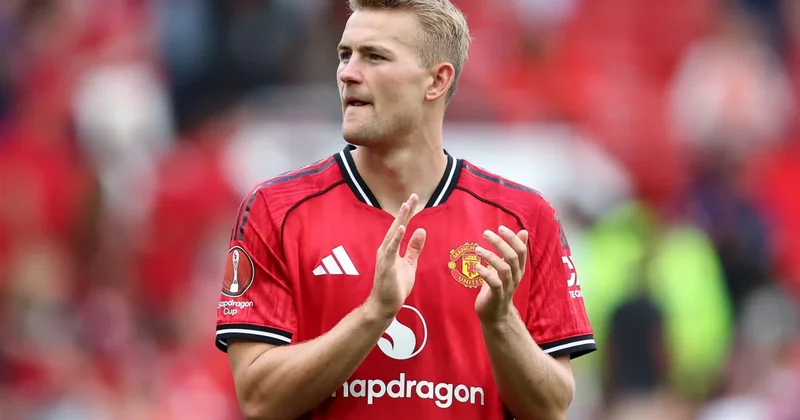 Niderlandlı futbolçunun qeyri adi statistikası