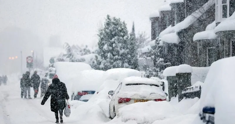 Qərbi Avropada əlverişsiz hava nəqliyyatı iflic edib, insan tələfatı var