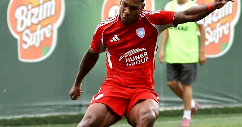 Бразильский форвард попрощался с ТТ: Уношу воспоминания, которые останутся со мной на всю жизнь