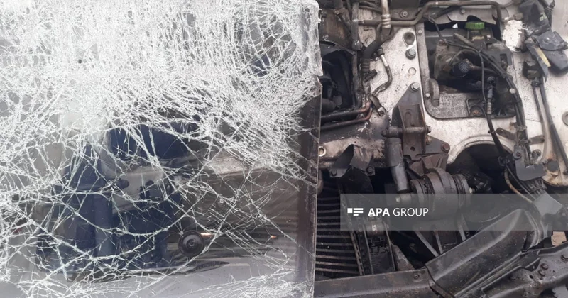 Bakıda yük və minik maşınları toqquşub, ölən var