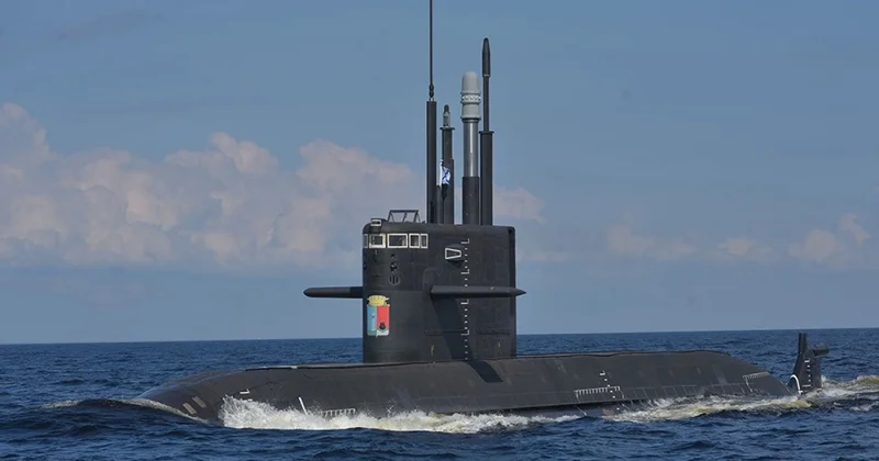 ABŞ ın təqib etdiyi tankeri müşayiət etmək üçün Rusiya sualtı qayıq göndərib