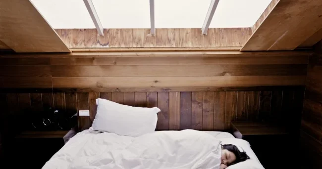 Həftəsonu yatmaq böyük bəladan xilas edə bilər