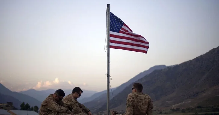 США перебросили спецвертолеты на британские авиабазы