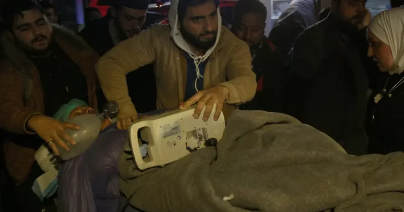 В результате обстрела SDF пациентов эвакуируют из больницы Алеппо ФОТО