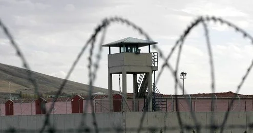 Şirkət direktoru həbsdə öldü