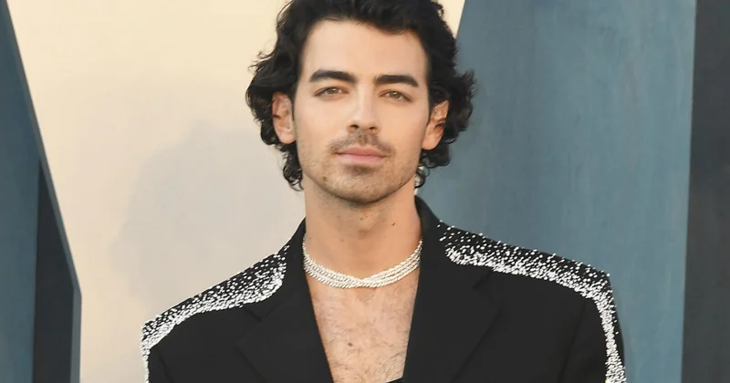 Джо Джонас спровоцировал слухи о новом романе с моделью