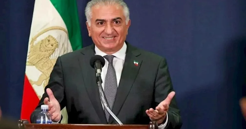 Rza Pəhləvi özünü inqilabın lideri adlandırdı Saat 20:00 da hamı küçələrə çıxsın