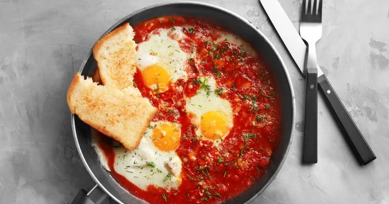 Как вкусно пожарить яйца: рецепт идеального итальянского завтрака