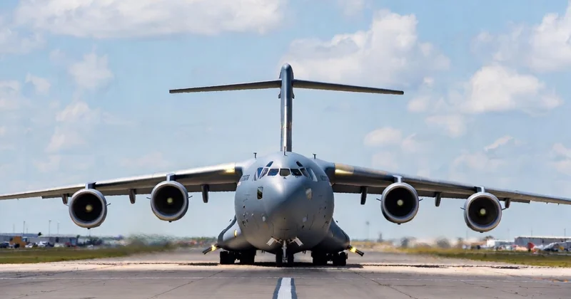 ABŞ Britaniyaya çox sayda hərbi təyyarə və helikopter göndərdi