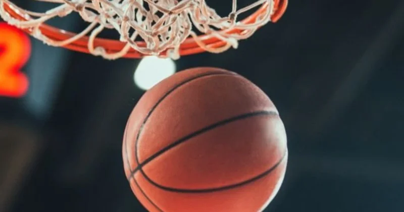 Basketbol Çempionlar Liqasının matçı yeddi dəqiqə çəkdi, komanda iki oyunçu ilə qaldı