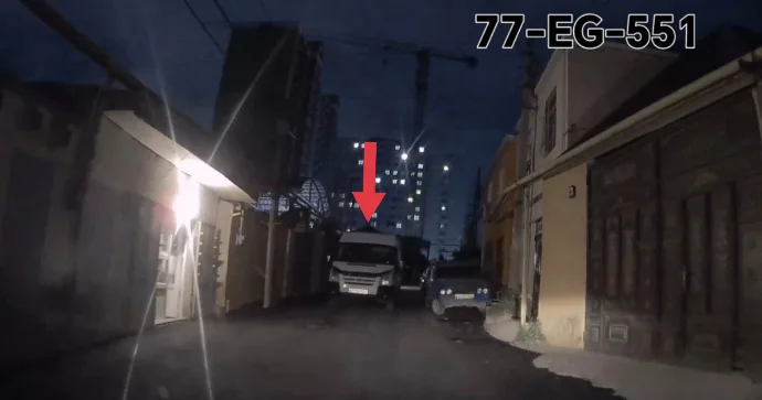 Xırdalanda ruh kimi gəzən sürücü maşının bütün işıqlarını söndürdü VİDEO