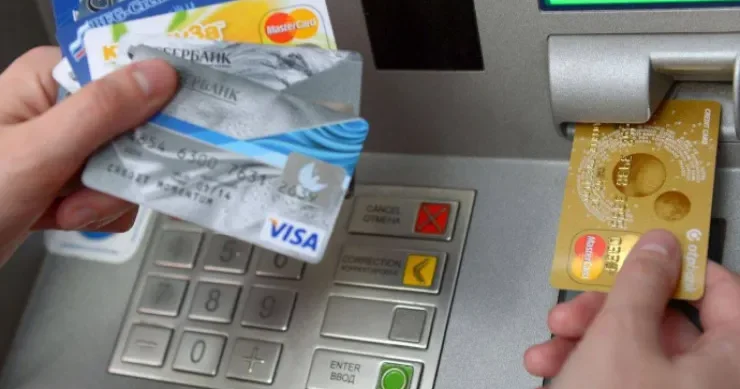 Bank kartlarından xüsusi üsulla pul oğurlayan dəstəyə HÖKM OXUNDU