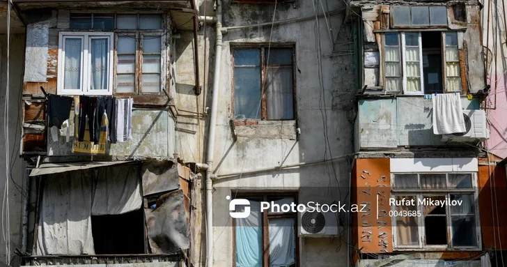 Опасное наследие: кто должен контролировать состояние старых зданий в Азербайджане?