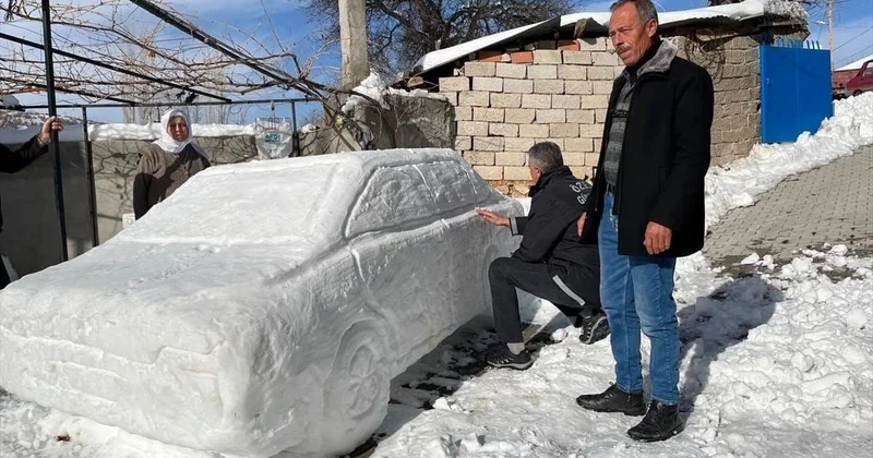 Evinin qarşısında qardan maşın və gəmi düzəltdi FOTO
