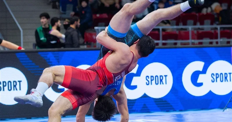 LIVE: Борцы определили полуфиналистов чемпионата страны