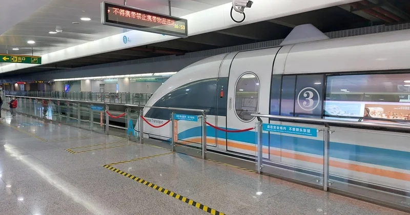 В метро Шанхая куртка пассажира загорелась после самовозгорания пауэрбанка