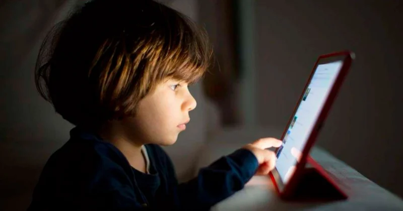 Uşaqlar gündə neçə saat telefona baxa bilərlər? Pediatr və psixoloq izah edirlər