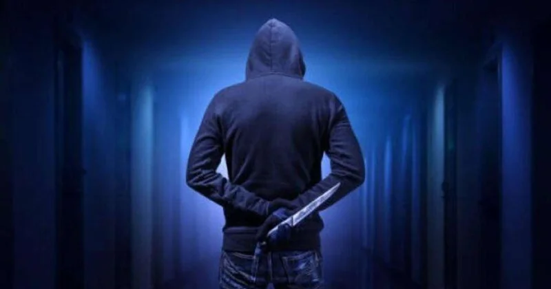 Namaz vaxtı qız üstündə dava edənlərə hökm oxundu TƏFƏRRÜAT