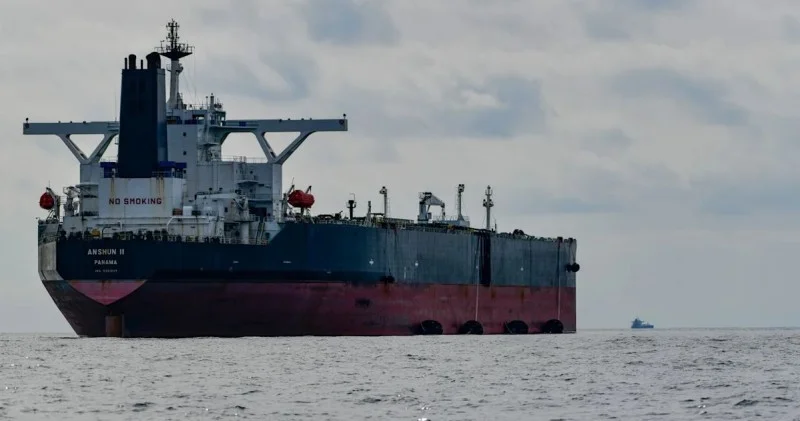 ABŞ Rusiya bayrağı altında üzən tankeri saxlamaq üçün əməliyyata başladı