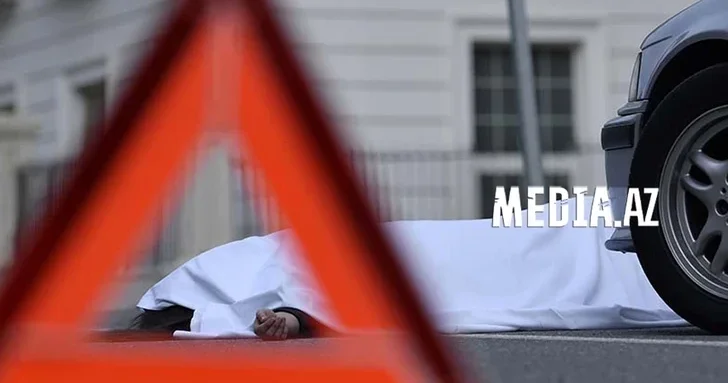Трагедия на дороге в Баку: водитель Mercedes не заметил лежащего на проезжей части человека