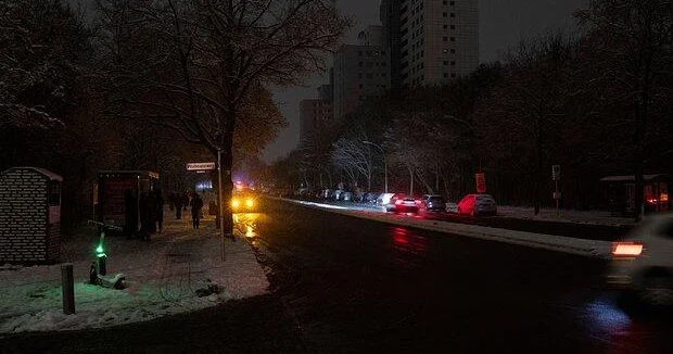 Десятки тысяч домохозяйств в Берлине остаются без света пятый день подряд