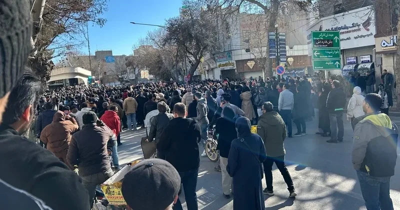 Протесты в Иране: Силовики не могут разогнать протестующих и отступают ВИДЕО