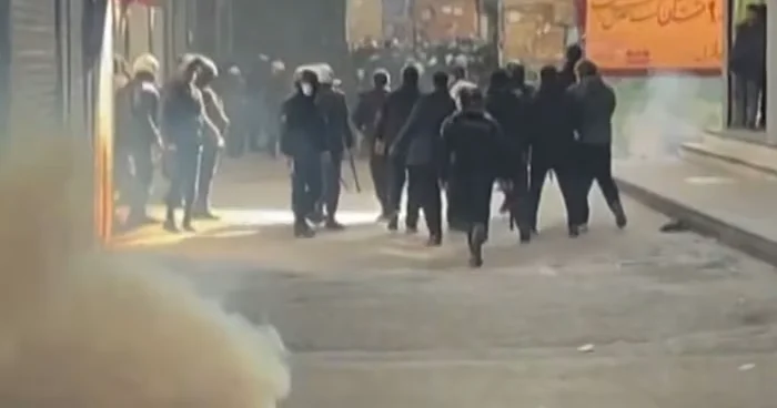 İranda vəziyyət gərginləşir: bu şəhər də etirazçıların nəzarətinə keçdi