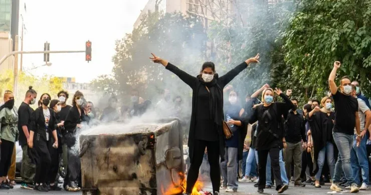 “İran xalqına yardım artıq yoldadır” ABŞ senatoru