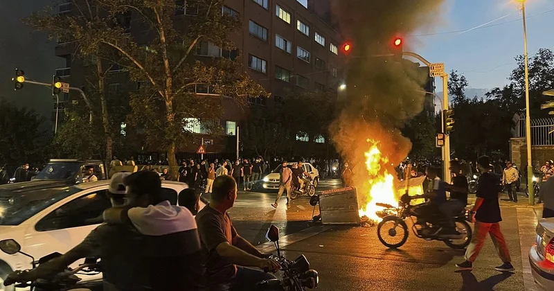 İranın Nişapur şəhəri etirazçıların əlinə keçdi