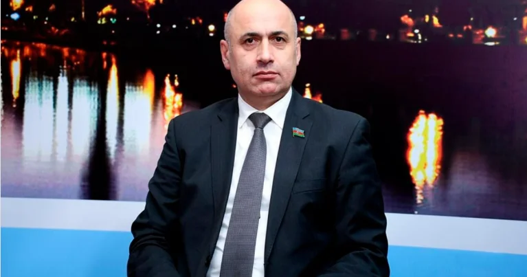 “Hər bir dövlət məmurunun vəzifəsi xalqa vicdanla xidmət etməkdir“