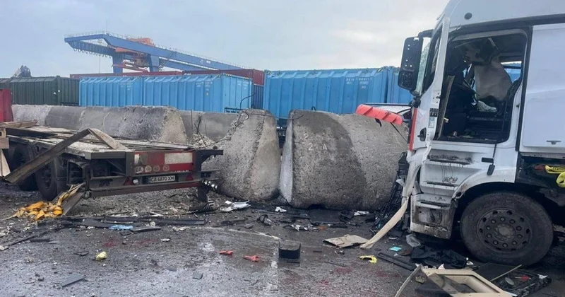 Rusiya Odessada iki limanı vurub, ölə və yaralananlar var