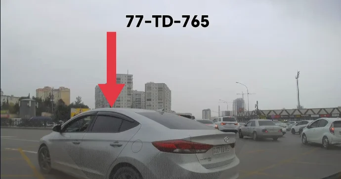 Sağ zolaqdan qəfil sola dönən sürücü qəza şəraiti yaratdı VİDEO