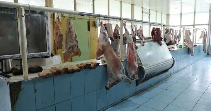 На одном из рынков в Баку выявлены нарушения: приостановлена деятельность пункта убоя