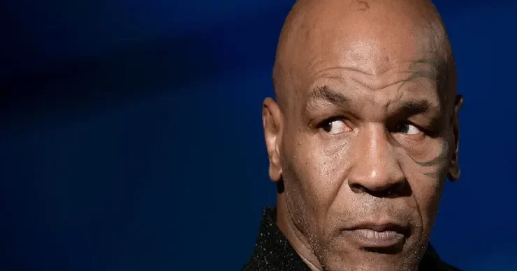 Mayk Tayson qeyri adi hərracda 3 min dollar qazandı