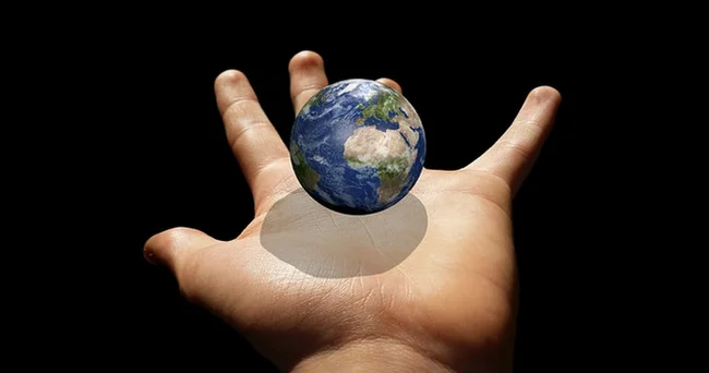 Milliarder, Yer kürəsinin düz olduğunu sübut edənə mükafat vəd edib