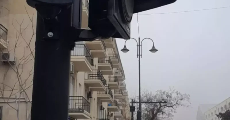 На бакинских перекрестках установлены новые светофоры ВИДЕО