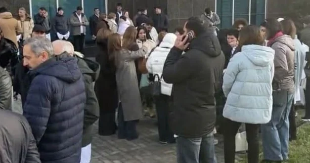 Onlarla həkim işsiz qaldı: “Ağ xalatımızın əynimizdən çıxarılmasına imkan verməyin...”