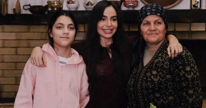 Leyla Əliyeva qızı ilə Əzizə xalanın evində Video+Fotolar