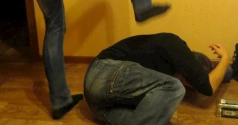 Qubada 70 yaşlı kişi kürəkənini döydü