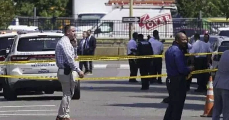 ABŞ də ICE əməkdaşı avtomobillə yolu bağlayan qadını güllələyib