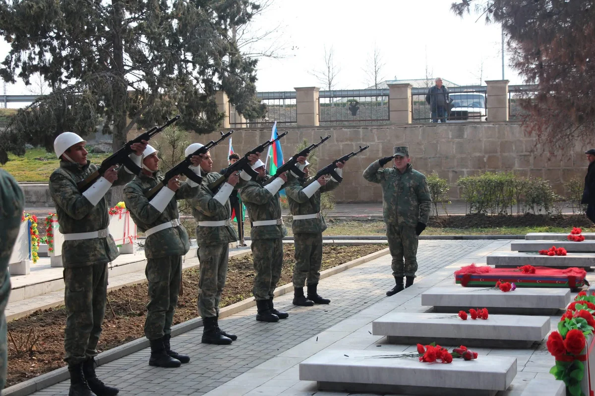 Şəhidimiz son mənzilə Yevlaxda belə uğurlandı FOTOLAR