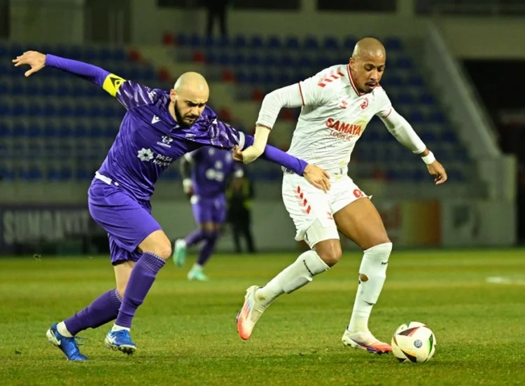 Zirə nin Neftçi , Qarabağ ın Səbail qarşısında üstünlüyü