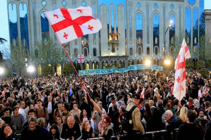 Gürcüstan müxalifətinə qanuni hədə BAXIŞ BUCAĞI