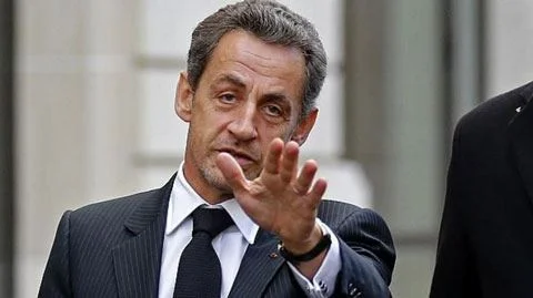 Sarkozi elektron qolbaq taxacaq