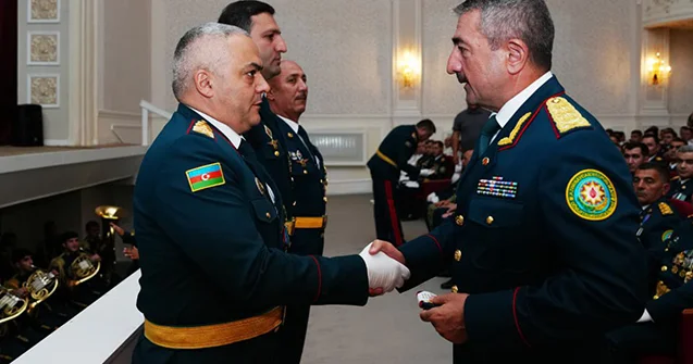 General leytenant təqaüdə göndərildi