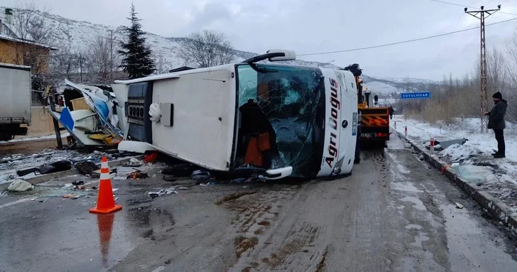 В Турции перевернулся пассажирский автобус, много пострадавших