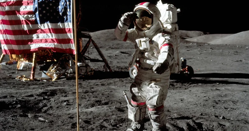 NASA разрешило астронавтам брать смартфоны в космос