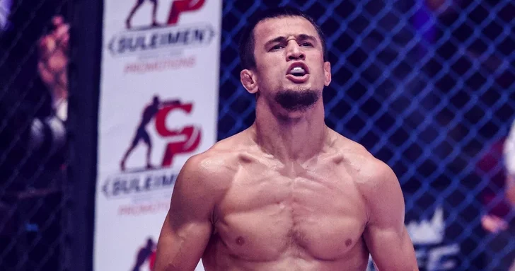 Усман Нурмагомедов задушил англичанина в чемпионском бою PFL